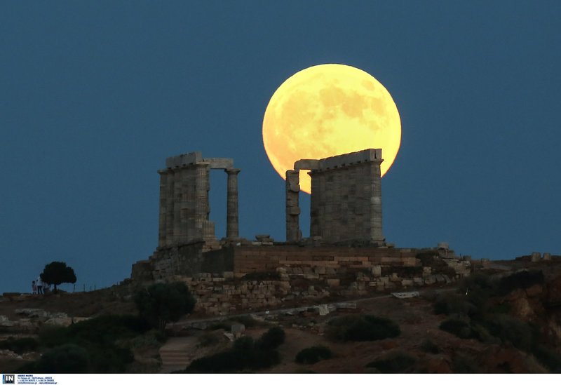 Το «ματωμένο φεγγάρι» έκανε την εμφάνισή του στον ελληνικό ουρανό -Μαγικές εικόνες | iefimerida.gr 1
