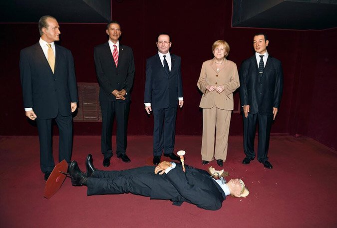 Οι Femen «αποκεφάλισαν» και «μαχαίρωσαν» τον Βλαντιμίρ Πούτιν [εικόνες] | iefimerida.gr 1