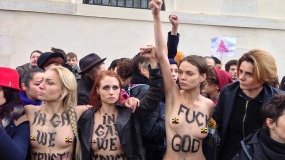 Η αρχηγός των Femen είναι ερωτευμένη με γνωστή ακτιβίστρια δημοσιογράφο [εικόνες] | iefimerida.gr 3