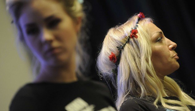 Η αρχηγός των Femen είναι ερωτευμένη με γνωστή ακτιβίστρια δημοσιογράφο [εικόνες] | iefimerida.gr 5
