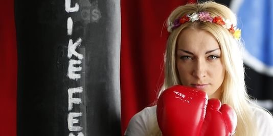 Η αρχηγός των Femen είναι ερωτευμένη με γνωστή ακτιβίστρια δημοσιογράφο [εικόνες] | iefimerida.gr 6