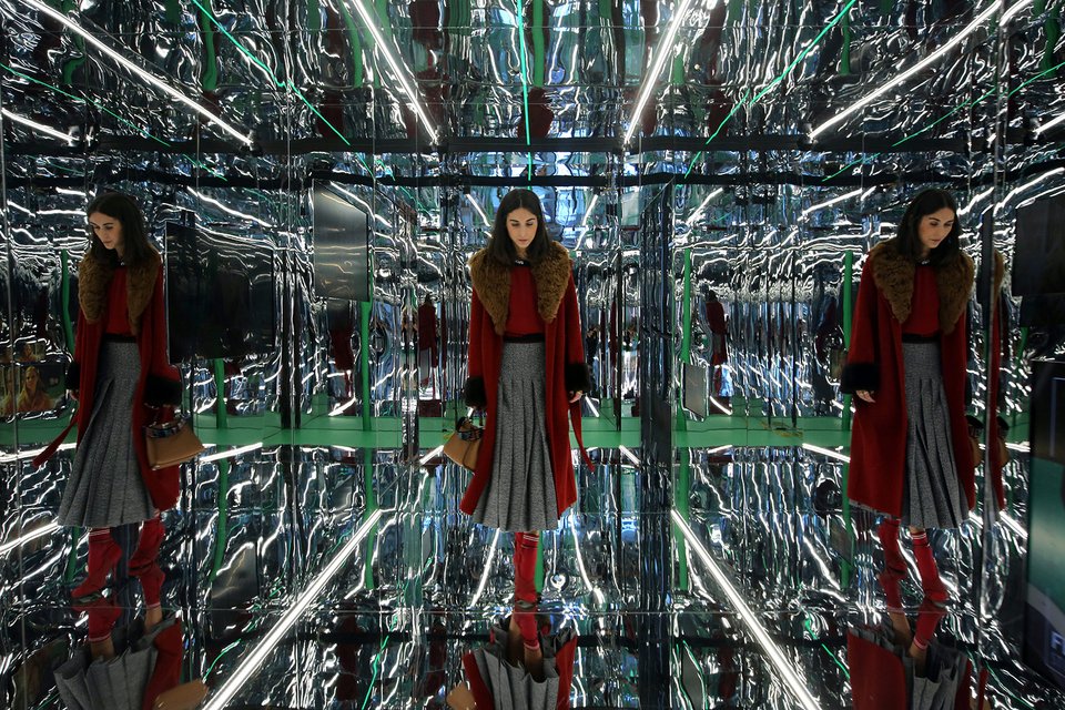 H ιστορική σχέση του οίκου Fendi με τον Ιταλικό κινηματογράφο σε μία διαδραστική έκθεση [εικόνες & βίντεο] | iefimerida.gr 1