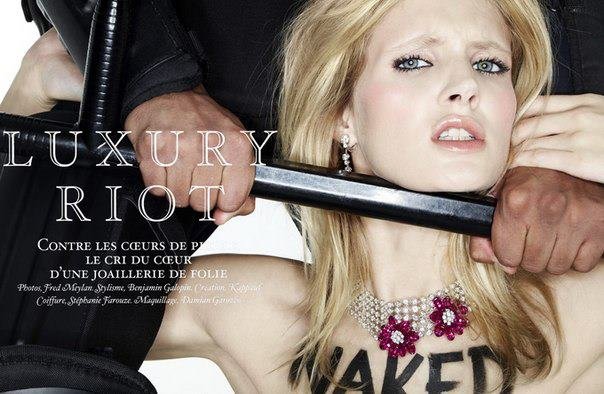 Eξαλλες οι femen με περιοδικό μόδας που τις χρησιμοποιεί για διαφήμιση κοσμημάτων [εικόνες] | iefimerida.gr 0