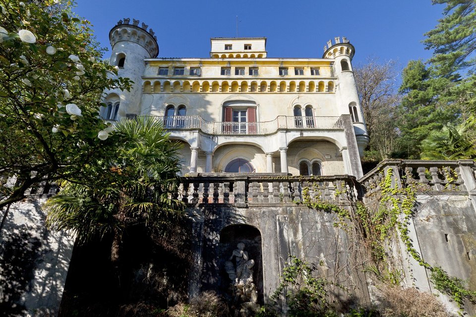 Αυτό είναι το παραμυθένιο κάστρο του Gianfranco Ferré που βγαίνει στο σφυρί για 2,8 εκατ. ευρώ [εικόνε] | iefimerida.gr 0