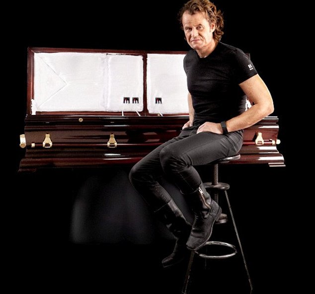 Εγινε και αυτό - Φέρετρο με ηχοσύστημα για... μουσική και στην άλλη ζωή [εικόνες & βίντεο] | iefimerida.gr 2