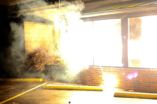 Οι ΗΠΑ φλέγονται: Αυτοκίνητα πυρπολούνται, κτίρια καίγονται -Διαδηλώσεις από το Φέργκιουσον μέχρι τη Νέα Υόρκη [βίντεο & εικόνες] | iefimerida.gr 0