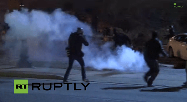 Οι ΗΠΑ φλέγονται: Αυτοκίνητα πυρπολούνται, κτίρια καίγονται -Διαδηλώσεις από το Φέργκιουσον μέχρι τη Νέα Υόρκη [βίντεο & εικόνες] | iefimerida.gr 9