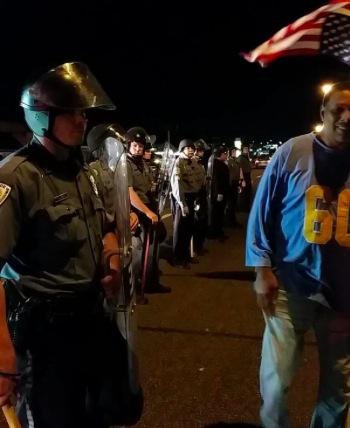 Ξύπνησαν μνήμες στο Φέργκιουσον: 2 άνθρωποι δέχθηκαν πυρά [εικόνες & βίντεο] | iefimerida.gr 0