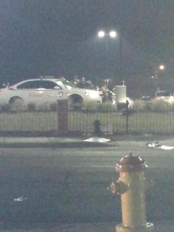 Χάος ξανά στο Φέργκιουσον: Διαδηλωτές πυροβόλησαν αστυνομικούς έξω από το Τμήμα [βίντεο & εικόνες] | iefimerida.gr 10