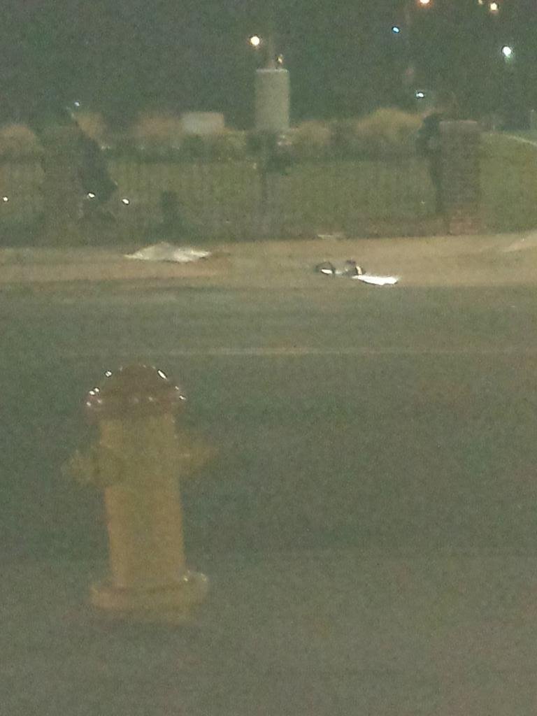 Χάος ξανά στο Φέργκιουσον: Διαδηλωτές πυροβόλησαν αστυνομικούς έξω από το Τμήμα [βίντεο & εικόνες] | iefimerida.gr 5