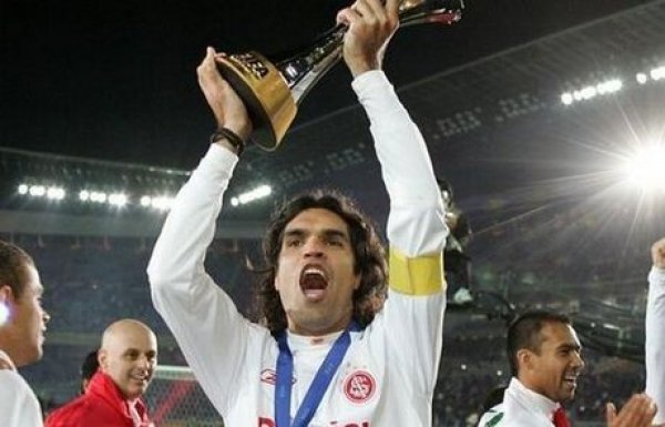 Σοκ στη Βραζιλία: Νεκρός ο παλαίμαχος ποδοσφαιριστής της Μαρσέιγ, Φερναντάο [εικόνες] | iefimerida.gr 0