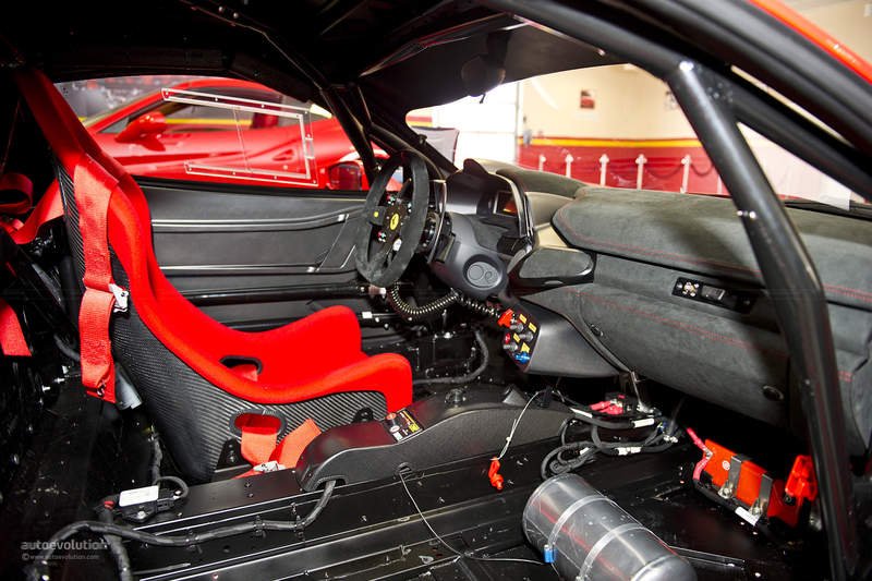 Μια βόλτα στην πίστα της Sepang με τη Ferrari 458 Challenge | iefimerida.gr 1