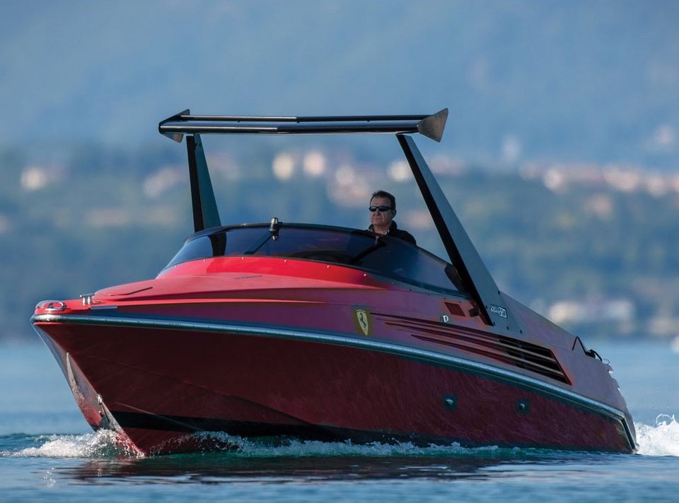 Μια σπάνια, κατακόκκινη Ferrari που προτιμά τη... θάλασσα - Σε δημοπρασία το Σάββατο [εικόνες] | iefimerida.gr 1