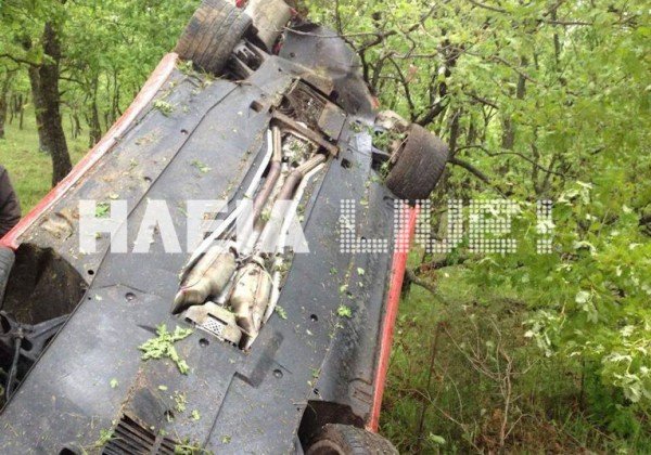 Δείτε πώς έγινε μια Ferrari που καρφώθηκε σε δένδρα στην Ηλεία [εικόνες] | iefimerida.gr 1