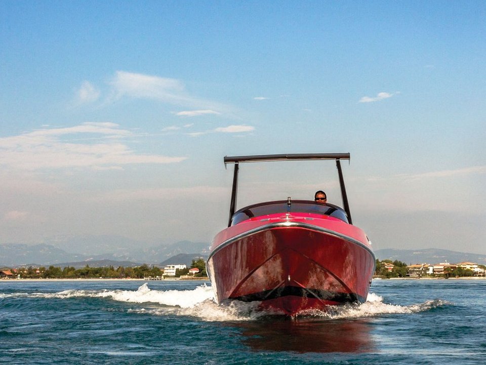 Μια σπάνια, κατακόκκινη Ferrari που προτιμά τη... θάλασσα - Σε δημοπρασία το Σάββατο [εικόνες] | iefimerida.gr 8