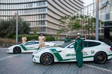 Μετά τη Lamborghini η αστυνομία του Ντουμπάι αποκτά Bentley και Aston Martin | iefimerida.gr 2