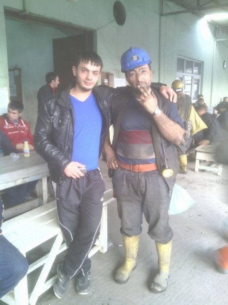 Tουρκία: Συγκλονίζει ο πατέρας που κατέβηκε στο ορυχείο για να πεθάνει αγκαλιά με το γιο του [εικόνες] | iefimerida.gr 0