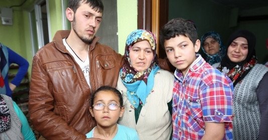 Tουρκία: Συγκλονίζει ο πατέρας που κατέβηκε στο ορυχείο για να πεθάνει αγκαλιά με το γιο του [εικόνες] | iefimerida.gr 4