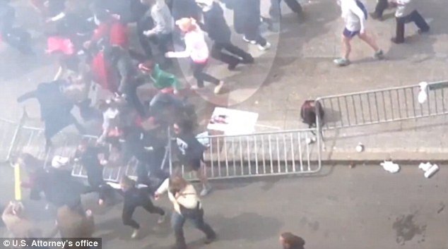 Βίντεο ντοκουμέντο: Ο βομβιστής της Βοστώνης προσπαθεί να ξεφύγει λίγα λεπτά μετά το μακελειό [εικόνες] | iefimerida.gr 1