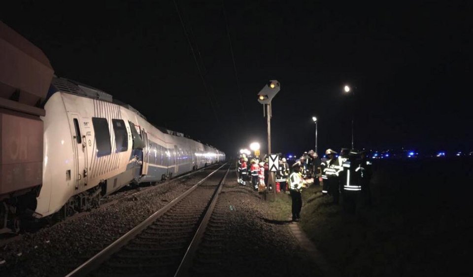 Σύγκρουση τρένων στο Ντίσελντορφ – Τουλάχιστον 50 τραυματίες [εικόνες] | iefimerida.gr 2