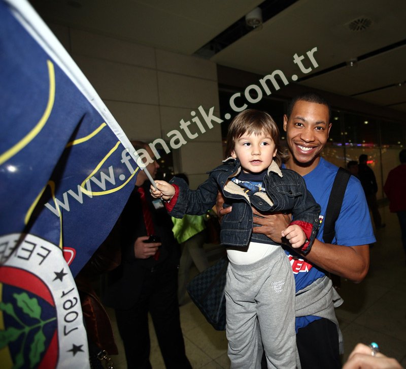 Ηρωας στην Τουρκία ο Ομπράντοβιτς – Τον σήκωσαν οι οπαδοί στα χέρια [εικόνες] | iefimerida.gr 2