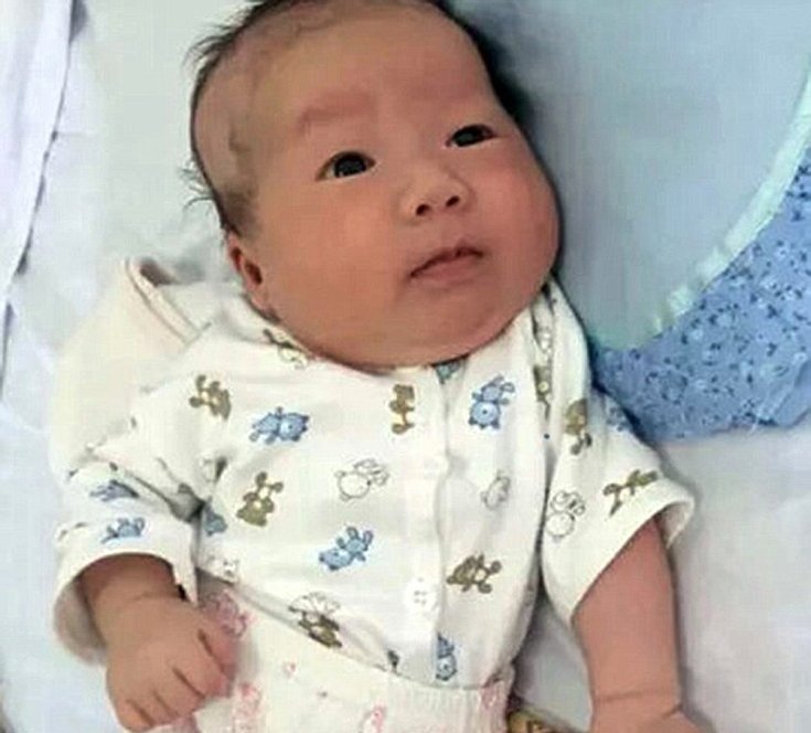 Νοσοκόμα–«άγγελος»: Θήλασε βρέφος την ώρα που του έκαναν επέμβαση [εικόνες]  | iefimerida.gr 0