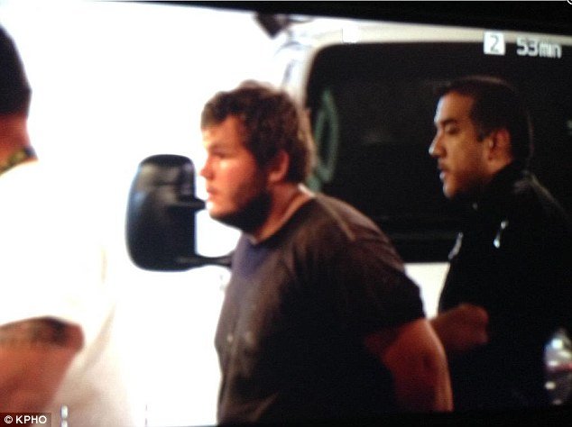 Ανδρας άρχισε να πυροβολεί αδιακρίτως σε αυτοκινητόδρομο της Αριζόνα [εικόνες] | iefimerida.gr 0