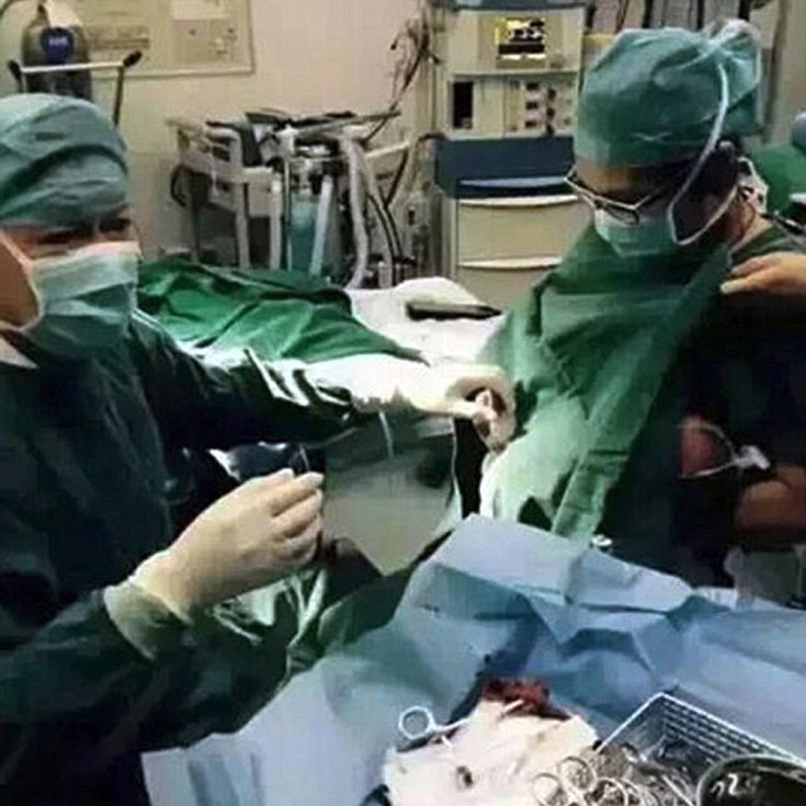 Νοσοκόμα–«άγγελος»: Θήλασε βρέφος την ώρα που του έκαναν επέμβαση [εικόνες]  | iefimerida.gr 2