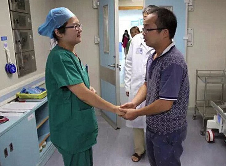 Νοσοκόμα–«άγγελος»: Θήλασε βρέφος την ώρα που του έκαναν επέμβαση [εικόνες]  | iefimerida.gr 4