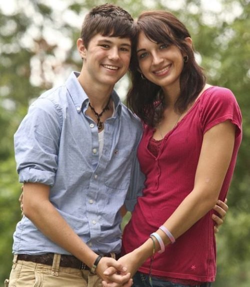 Ζευγάρι τρανσέξουαλ εφήβων γνωρίστηκαν στην κλινική αλλαγής φύλου [εικόνες] | iefimerida.gr 0