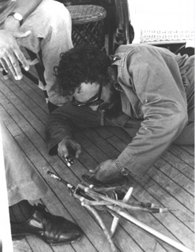 Οι άγνωστες φωτογραφίες του Φιντέλ Κάστρο -Οι γυναίκες και το ψάρεμα [εικόνες] | iefimerida.gr 1