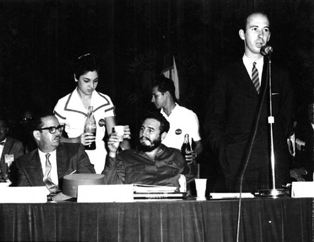 Οι άγνωστες φωτογραφίες του Φιντέλ Κάστρο -Οι γυναίκες και το ψάρεμα [εικόνες] | iefimerida.gr 4