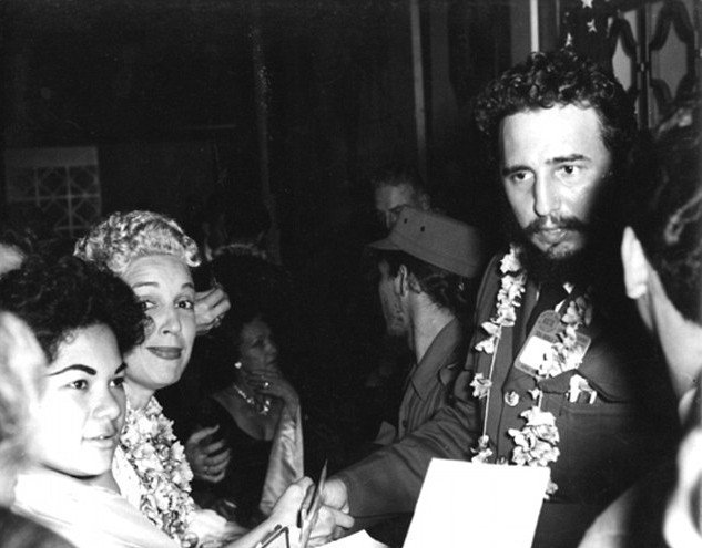 Οι άγνωστες φωτογραφίες του Φιντέλ Κάστρο -Οι γυναίκες και το ψάρεμα [εικόνες] | iefimerida.gr 6