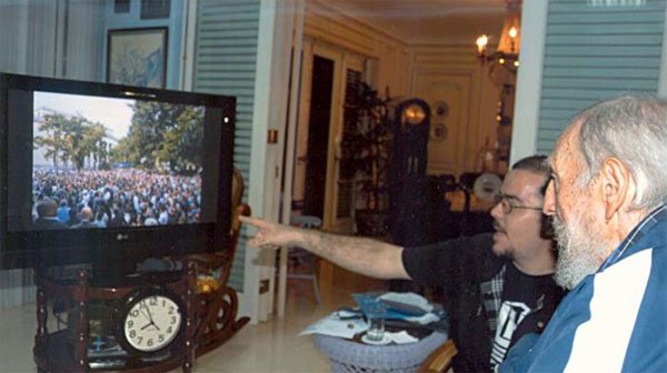 Οι πρώτες φωτογραφίες του Κάστρο μετά τις μακάβριες φήμες -Χαμογελαστός ο «Κομαντάντε» [εικόνες] | iefimerida.gr 0