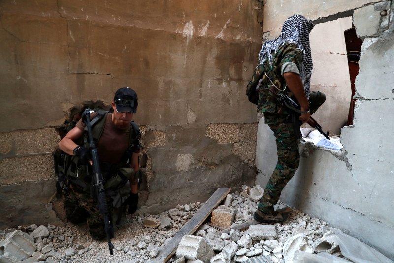 «Θα σας σφάξουμε στα σπίτια σας»: Τζιχαντιστής του ISIS απειλεί Κωνσταντινούπολη και Ρώμη [βίντεο]  | iefimerida.gr 0