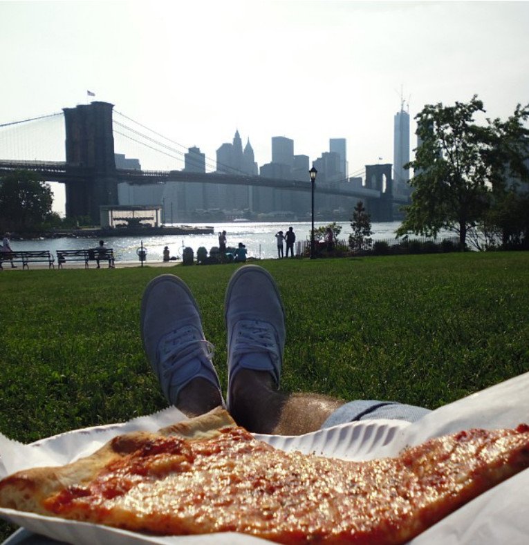  Αυτή είναι ζωή: Σέξι άνδρας ταξιδεύει όλο τον κόσμο και τρώει παντού πίτσα [εικόνες] | iefimerida.gr 5