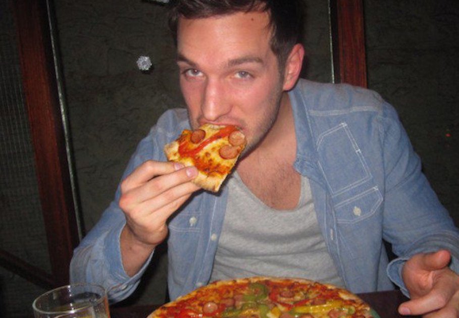  Αυτή είναι ζωή: Σέξι άνδρας ταξιδεύει όλο τον κόσμο και τρώει παντού πίτσα [εικόνες] | iefimerida.gr 6
