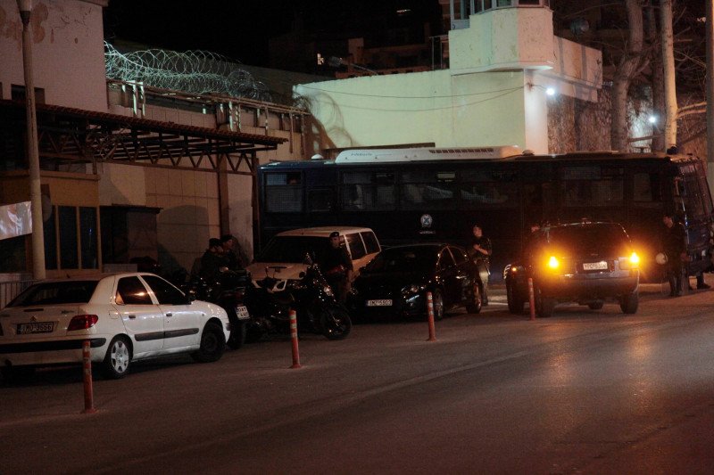 Πρωτοφανές αιματοκύλισμα στον Κορυδαλλό με 2 νεκρούς [εικόνες] | iefimerida.gr 0