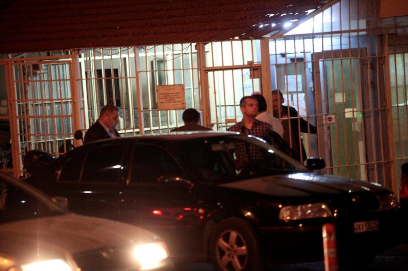 Πρωτοφανές αιματοκύλισμα στον Κορυδαλλό με 2 νεκρούς [εικόνες] | iefimerida.gr 2