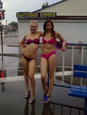 Η υπουργός Εξωτερικών που δεν μπορεί να μείνει ντυμένη -Προωθεί με το μαγιό την ανεξαρτησία του Λουγκάνσκ [εικόνες] | iefimerida.gr 3