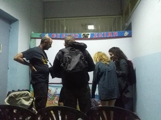 «Καραγκιόζη» και έναν «Εξυπνο βλάκα» απόλαυσαν οι κρατούμενοι δύο φυλακών [εικόνες]  | iefimerida.gr 0