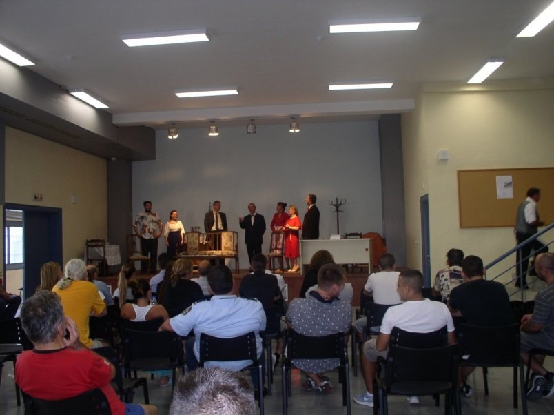 «Καραγκιόζη» και έναν «Εξυπνο βλάκα» απόλαυσαν οι κρατούμενοι δύο φυλακών [εικόνες]  | iefimerida.gr 2