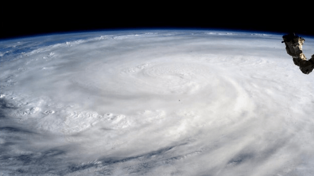 Εικόνες βιβλικής καταστροφής στις Φιλιππίνες -Πάνω από 10.000 νεκροί -Ψάχνουν στα συντρίμμια για μία ελπίδα [εικόνες+βίντεο] | iefimerida.gr 13