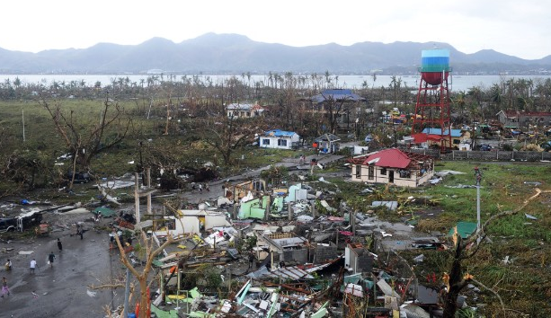 Εικόνες βιβλικής καταστροφής στις Φιλιππίνες -Πάνω από 10.000 νεκροί -Ψάχνουν στα συντρίμμια για μία ελπίδα [εικόνες+βίντεο] | iefimerida.gr 14