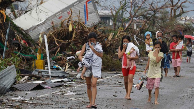 Εικόνες βιβλικής καταστροφής στις Φιλιππίνες -Πάνω από 10.000 νεκροί -Ψάχνουν στα συντρίμμια για μία ελπίδα [εικόνες+βίντεο] | iefimerida.gr 2