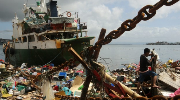 Εικόνες βιβλικής καταστροφής στις Φιλιππίνες -Πάνω από 10.000 νεκροί -Ψάχνουν στα συντρίμμια για μία ελπίδα [εικόνες+βίντεο] | iefimerida.gr 5