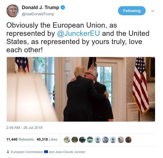 Ο Τραμπ πήρε την πρωτοβουλία για το... σταυρωτό φιλί με τον Γιούνκερ | iefimerida.gr 0