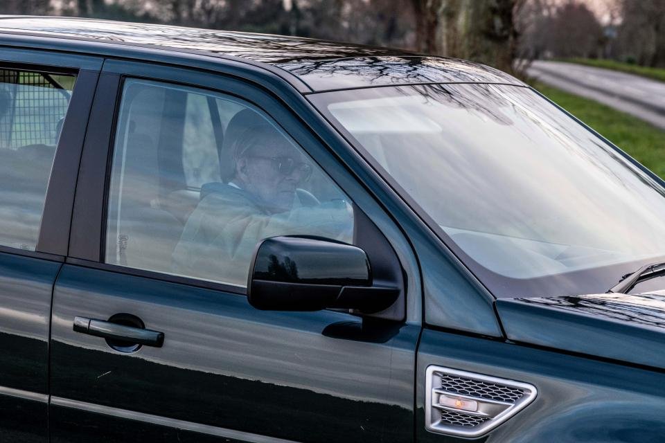 Απτόητος ο 97χρονος πρίγκιπας Φίλιππος: Ξανά στο τιμόνι, 2 ημέρες μετά το ντεραπάρισμα [εικόνες]  | iefimerida.gr 0