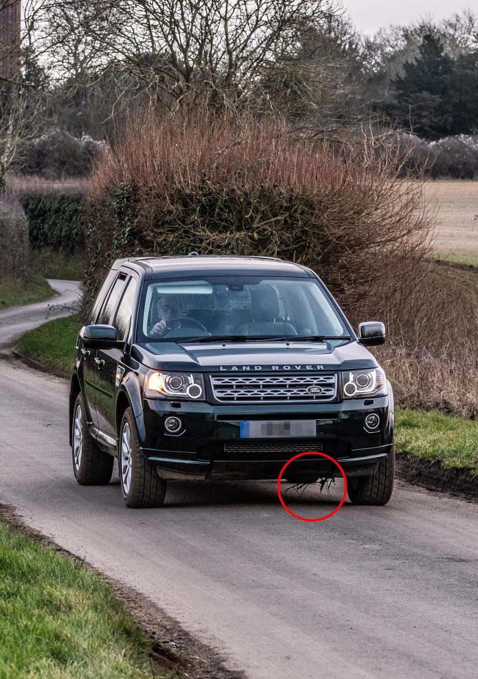 Απτόητος ο 97χρονος πρίγκιπας Φίλιππος: Ξανά στο τιμόνι, 2 ημέρες μετά το ντεραπάρισμα [εικόνες]  | iefimerida.gr 1