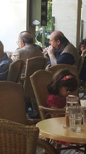 Πολίτες τα 'ψαλαν στον Φίλη στο Κολωνάκι: Μας πάτε στη δραχμή, πείτε το καθαρά! | iefimerida.gr 0
